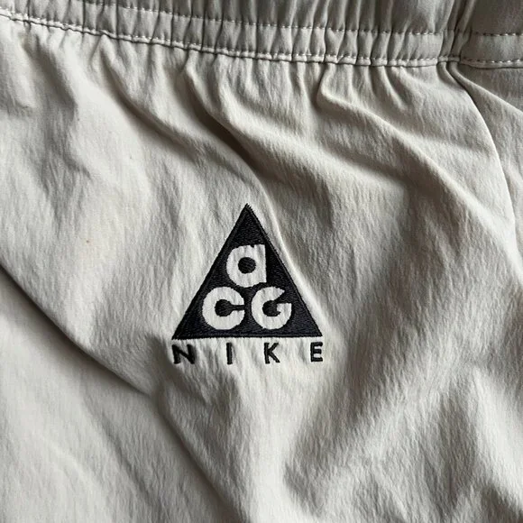Vintage Nike ACG Hiking Shorts (CK7845-223) - Beige - Size L (NWT) - Picture 3 of 9